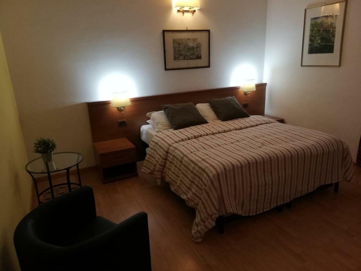Domus Appia 154 B&B Rome Extérieur photo